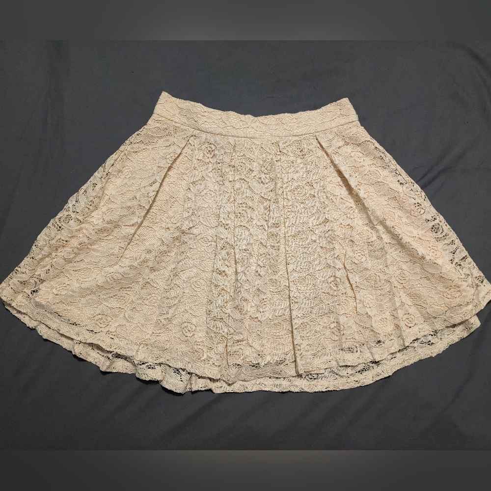 Coquette Forever 21 Cream Lace Pleated Mini Circle Skirt